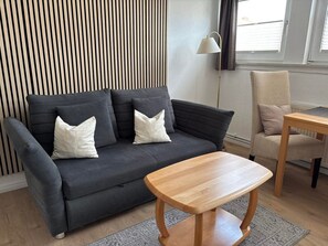 TV - 2-room apartment (up to 2 pers.) No. 9 - Holiday home Indra Janssen (Norderney)