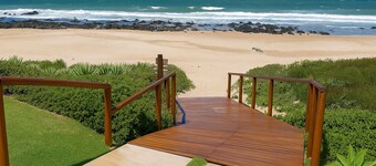Charming 2-bedroom BeachApartment in Marvellous Jeffreys Bay Main Beach.