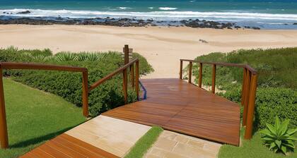 Charming 2-bedroom BeachApartment in Marvellous Jeffreys Bay Main Beach.