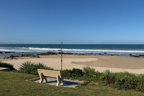 Charming 2-bedroom BeachApartment in Marvellous Jeffreys Bay Main Beach.