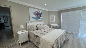 2 bedrooms, in-room safe, desk, iron/ironing board