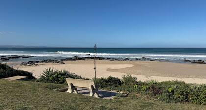Charming 2-bedroom BeachApartment in Marvellous Jeffreys Bay Main Beach.