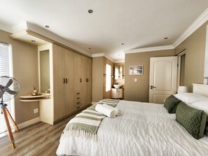 2 Schlafzimmer, Zimmersafe, Schreibtisch, Bügeleisen/Bügelbrett