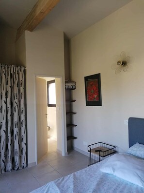 1 Schlafzimmer, Reisekinderbett, kostenloses WLAN, Bettwäsche