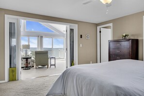 4 bedrooms, desk, iron/ironing board, WiFi