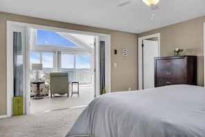 Desk, iron/ironing board, WiFi, bed sheets