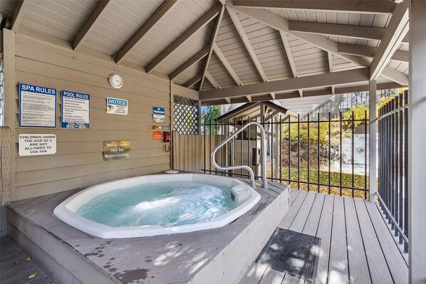 Indoor spa tub