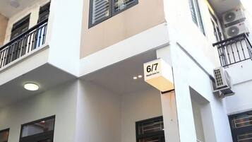 Fachada de la propiedad