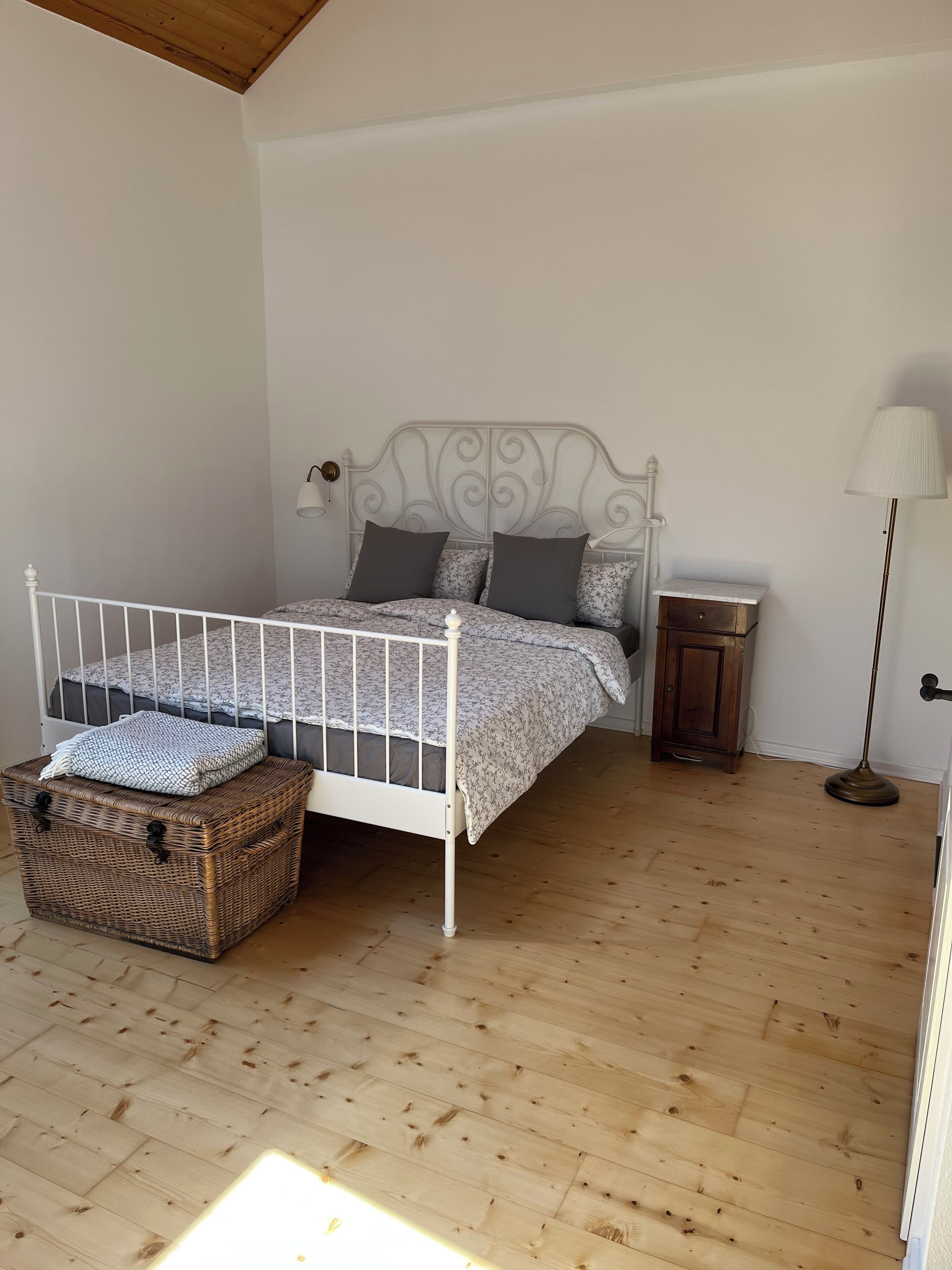 1 slaapkamer, een strijkplank/strijkijzer, gratis wifi, beddengoed