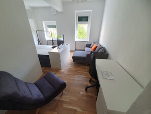 3 habitaciones, escritorio, tabla de planchar con plancha y wifi gratis