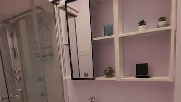 Ducha, secador de pelo, bidet, toallas