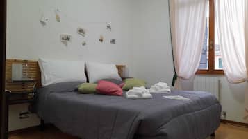 2 habitaciones, tabla de planchar con plancha, wifi y ropa de cama