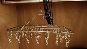 A metal drying rack with multiple clips hanging from a rod. - 2 double beds, free Wi-fi, can accommodate up to 4 people 【ANY INN FUKUOKA NANAKUMA (福岡市)