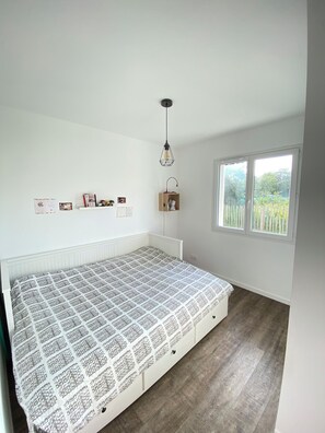4 quartos, ferros/tábuas de passar roupa, Wi-Fi, roupa de cama