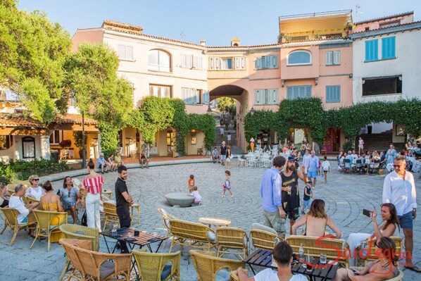 Outdoor dining - Family Apartment in Porto Rotondo (Porto Rotondo (SS))