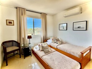 3 bedrooms, desk, iron/ironing board, WiFi