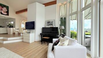 TV, fireplace, DVD player, table tennis