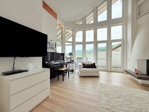 TV, fireplace, DVD player, table tennis