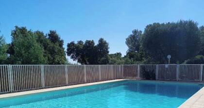 Pool apartment, 3 minutes from the sea, shops, pets allowed