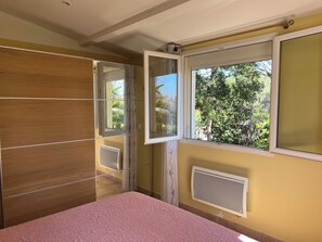 4 chambres, fer et planche à repasser, Wi-Fi, draps fournis