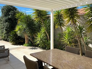 Outdoor dining - Vacation home with pool (Agde)