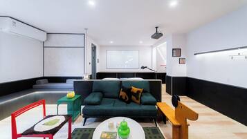 Deluxe Suite, 1 King Bed, Smoking, Housekeeping