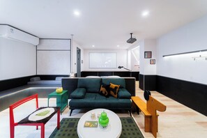 Deluxe-sviitti, 1 suuri parisänky, tupakointi sallittu, siivous | Ilmainen Wi-Fi