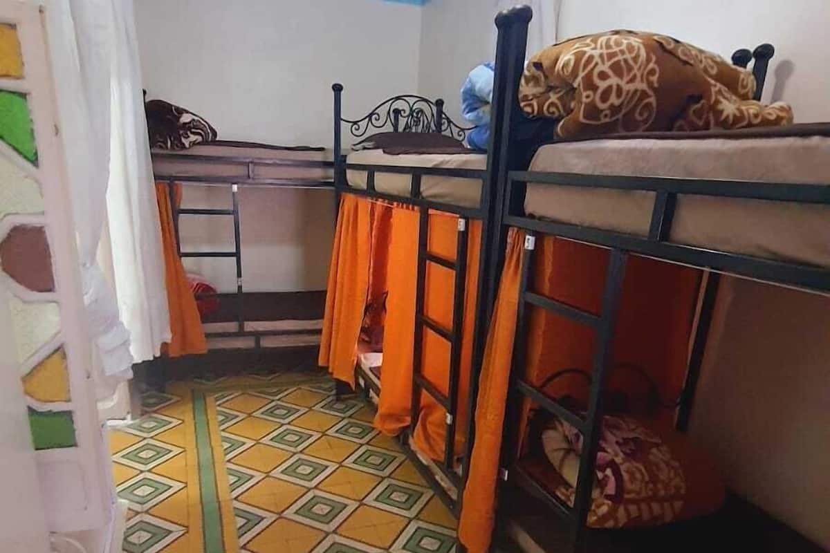 Espacio para trabajar con laptop y wifi gratis