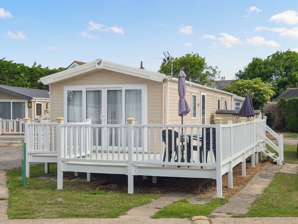 Exterior - 3 bedroom accommodation in Hayling Island (Hayling Island)