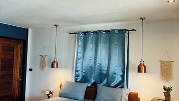 Bungalow, vue sur la plage | Bureau, espace de travail pour ordinateurs portables