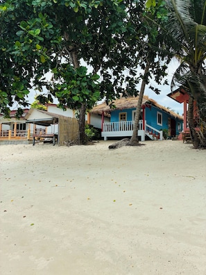 Front of property - Lamai Beachfront Bungalow Koh-Rooms (Koh Samui)