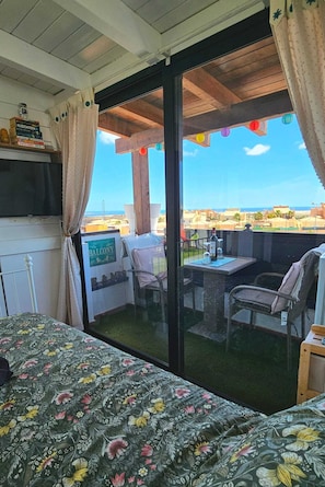 1 slaapkamer, een strijkplank/strijkijzer, wifi, beddengoed