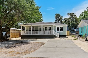 Exterior - Dunecrest Cottage - Beach Nearby! (North Myrtle Beach)