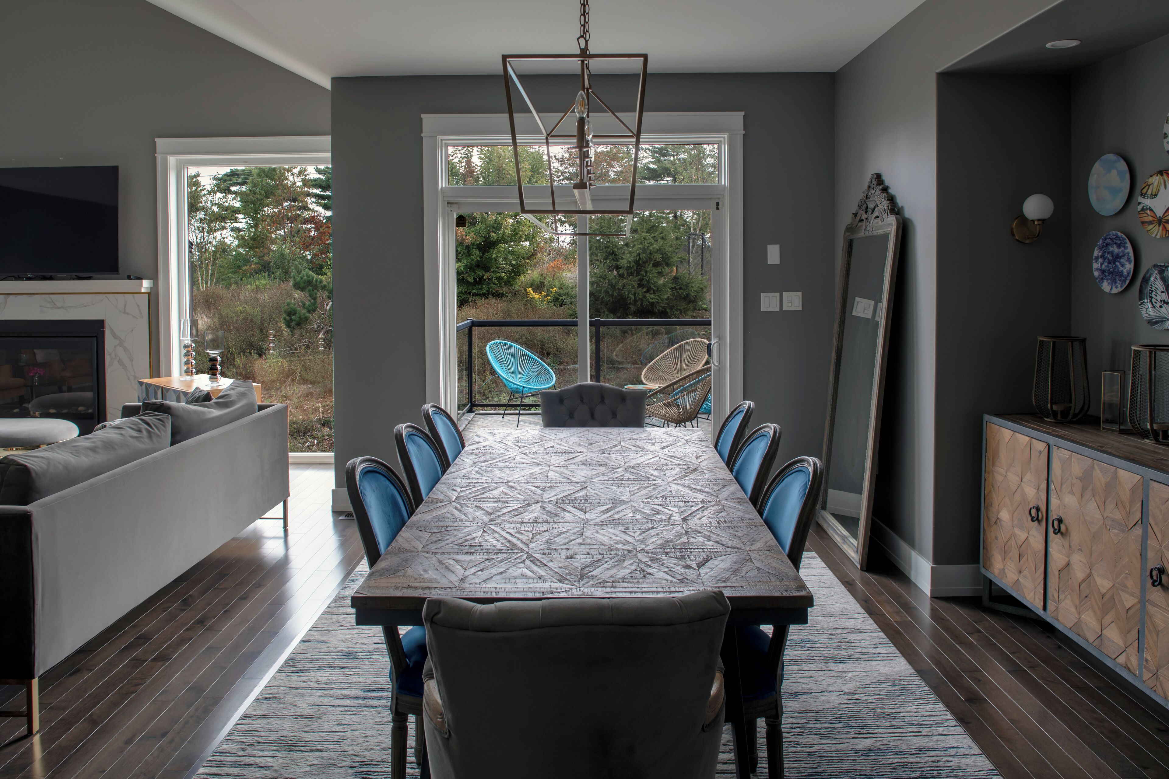 Télévision, cheminée