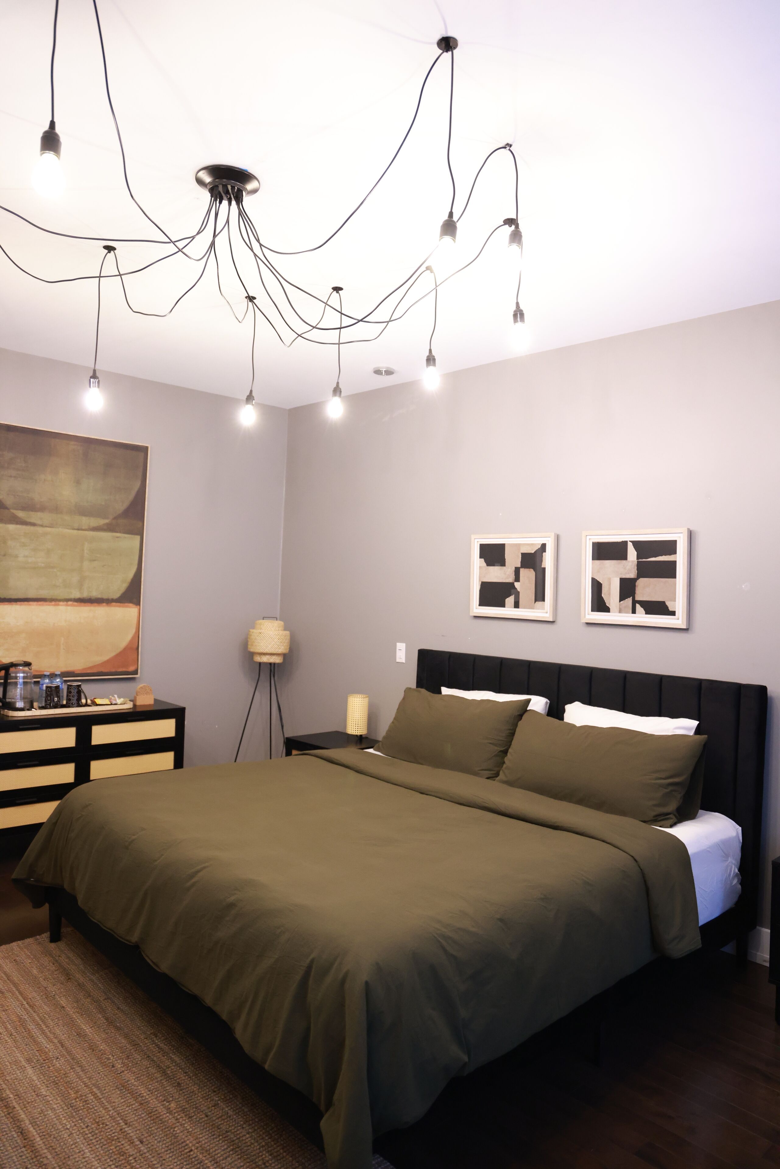 6 室のベッドルーム、アイロン / アイロン台、WiFi (無料)、ベッドシーツ