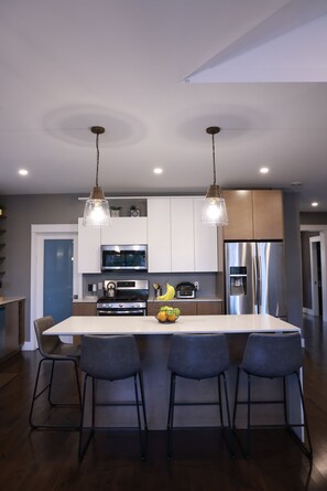 Mikrowelle, Ofen, Herdplatte, Geschirrspüler