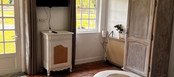 Quiet normandy house in a green setting