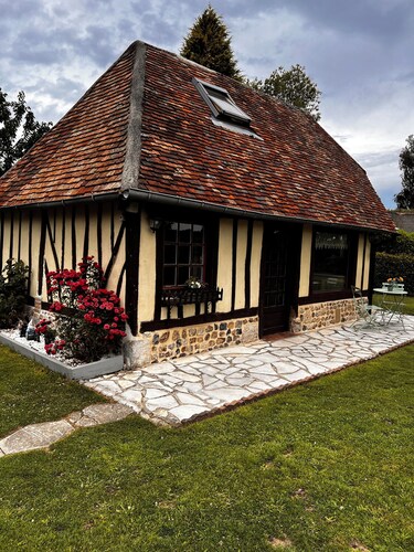 Quiet normandy house in a green setting