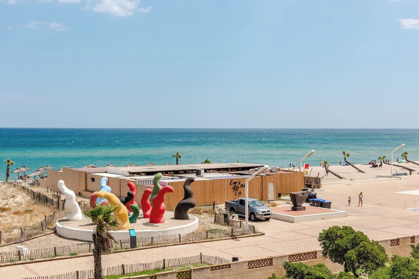 Una spiaggia nelle vicinanze