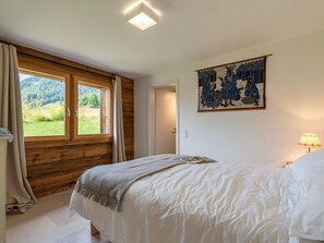 3 bedrooms, free WiFi, bed sheets