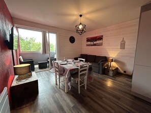 TV - Modern apartment 4 people with parking in Saint-Hilaire-de-Riez (Saint-Hilaire-de-Riez)