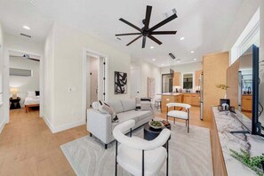 5 bedrooms, iron/ironing board, WiFi, bed sheets