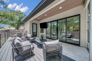 Terrace/patio - Sleeps 18 + Wknd Discount! Pool & Chef’s Kitchen!! (Austin)