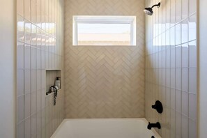 Dusche, Haartrockner, Shampoo