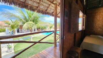 Bungalow Keluarga, balkon, pemandangan halaman