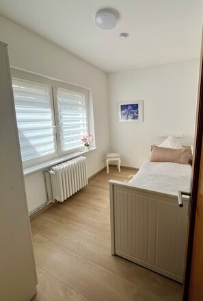 Desk, travel crib, free WiFi, bed sheets