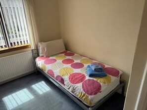 3 chambres, fer et planche à repasser, Wi-Fi, draps fournis