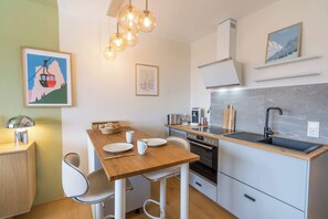 Unclassified image, 2 of 10, button