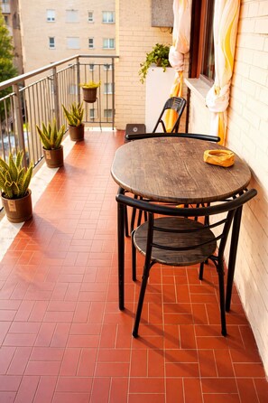 Unclassified image, 4 of 51, button