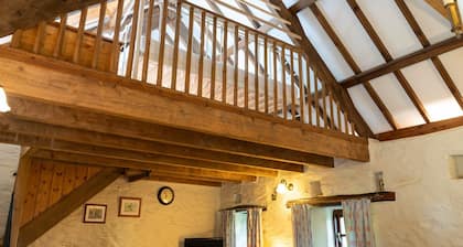 Super dog friendly barn conversion - sleeps 6 plus unlimited dogs